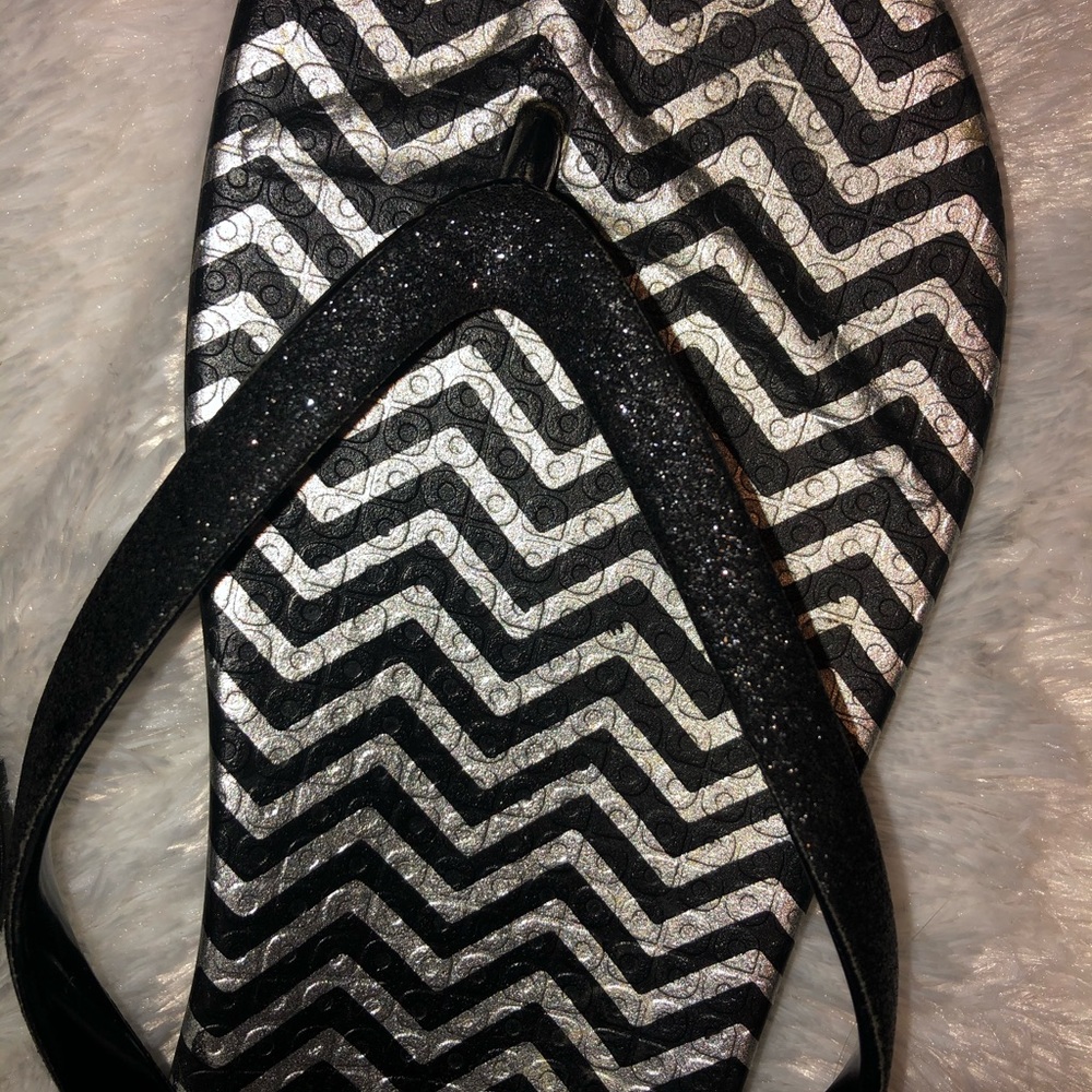 FLIP FLOPS - Picture 3 of 3